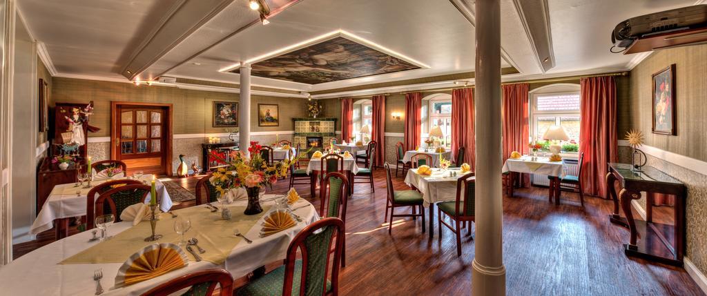 Landhotel Schwarzer Adler Suelzetal Extérieur photo