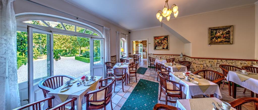 Landhotel Schwarzer Adler Suelzetal Extérieur photo