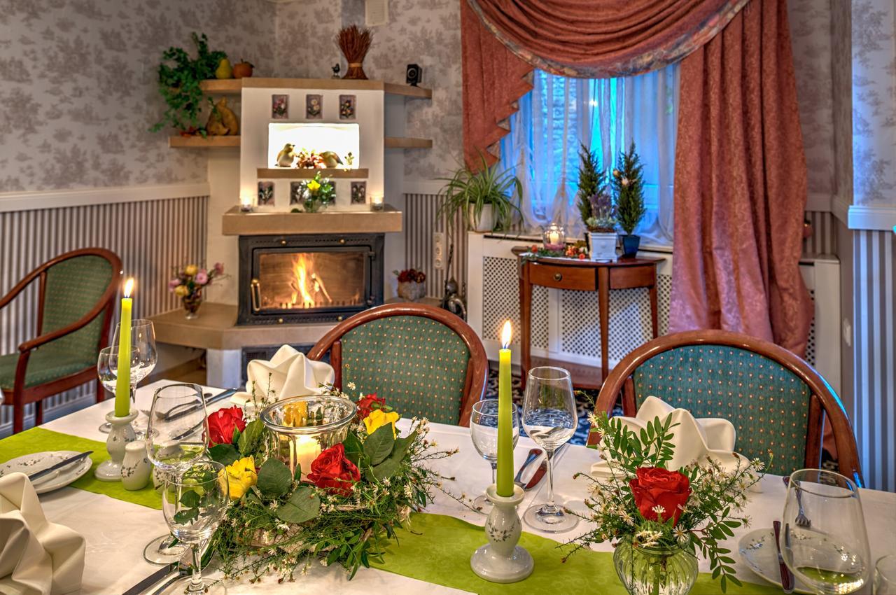 Landhotel Schwarzer Adler Suelzetal Extérieur photo