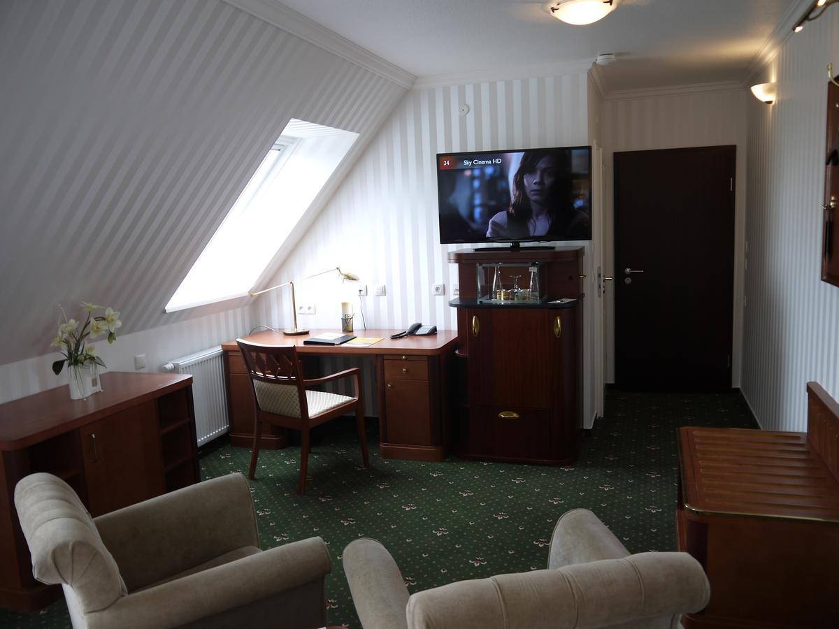 Landhotel Schwarzer Adler Suelzetal Extérieur photo